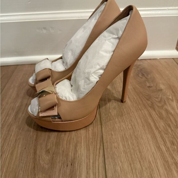 Badgley Mischka Conary Tan Peep-Toe Pump Heels with Bow Detail - Picture 2 of 8